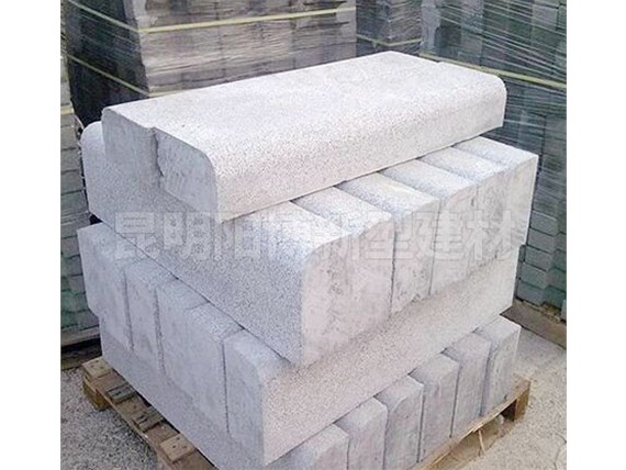 路沿石施工中如何保證平整度？昆明陽博水泥分享